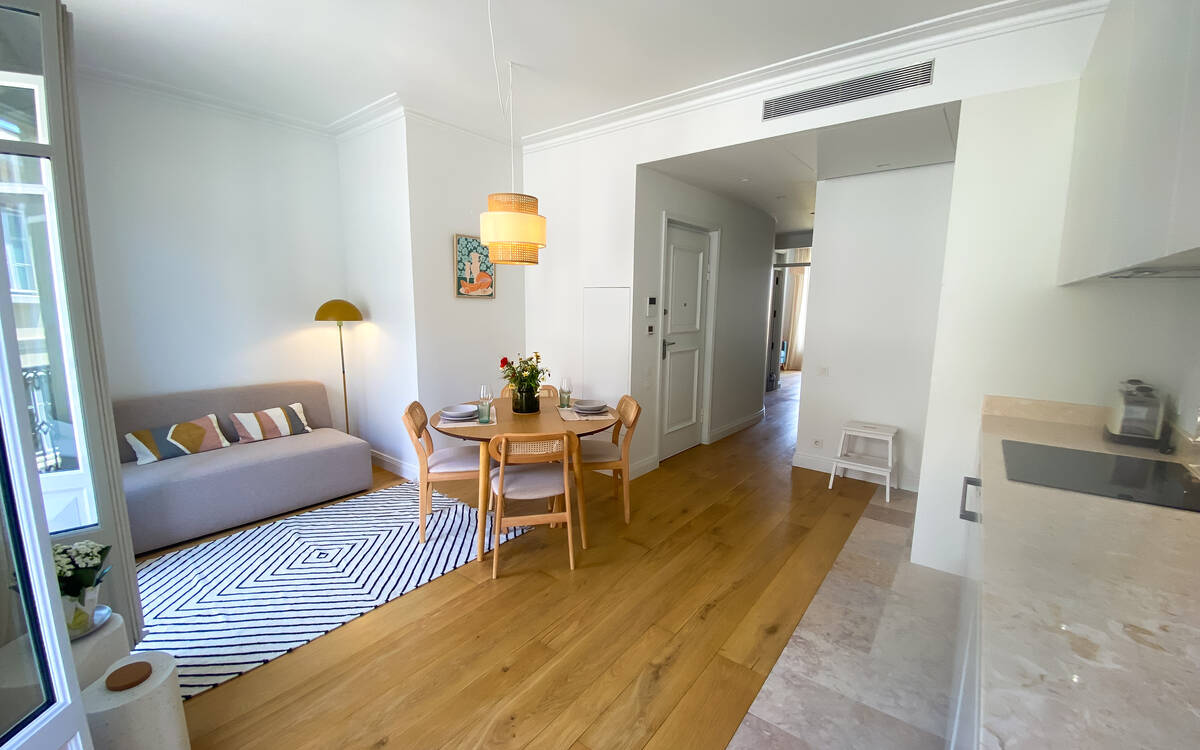 Magnífico apartamento reformado y amueblado de 2 habitaciones en Graça, Lisboa