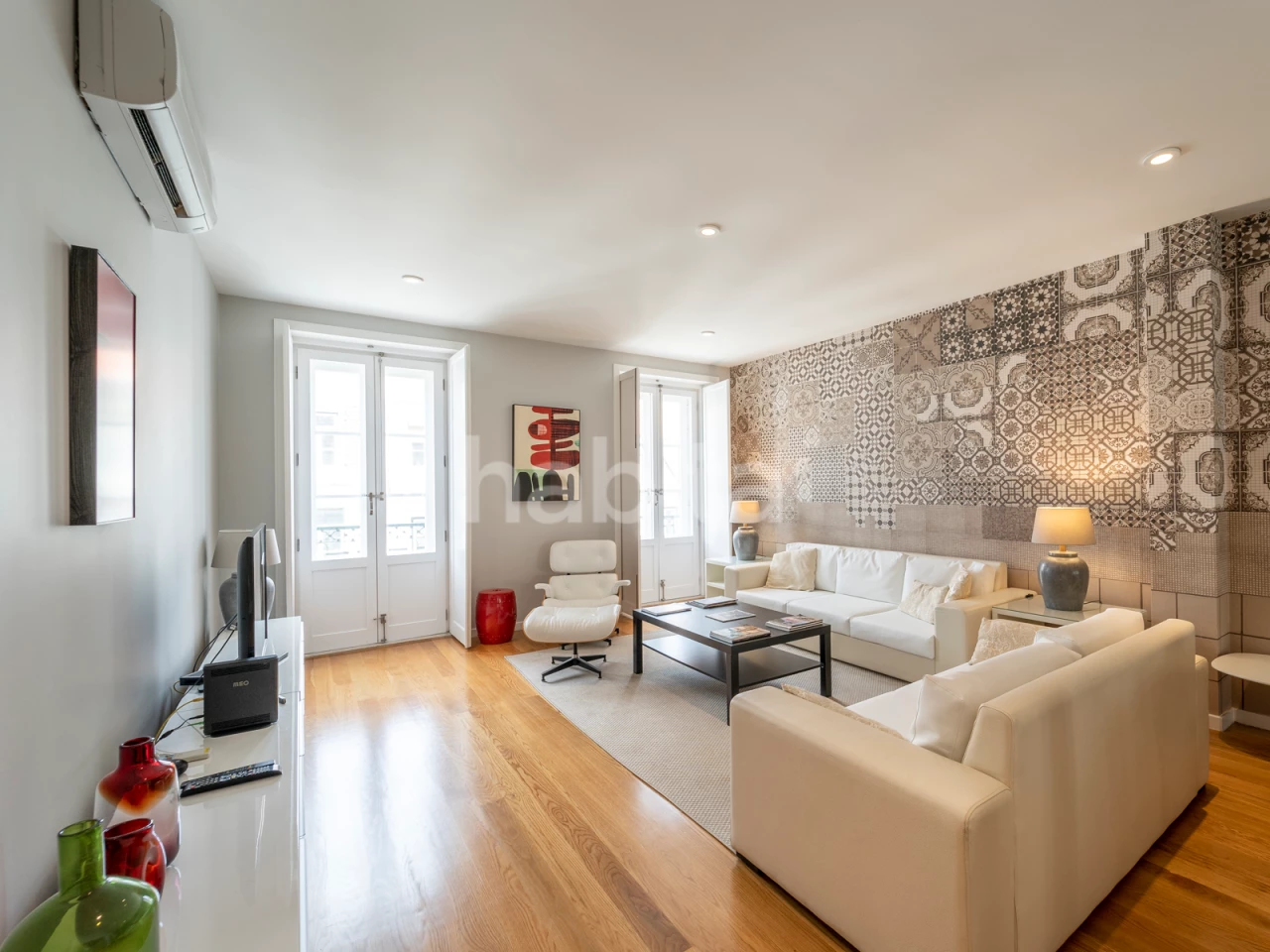 2 BEDROOM FLAT 144M2 FURNISHED AND EQUIPPED WITH BALCONY IN DOWNTOWN LISBON