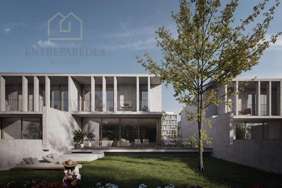 T3+1 Terraced House in Arcozelo with Private Garden