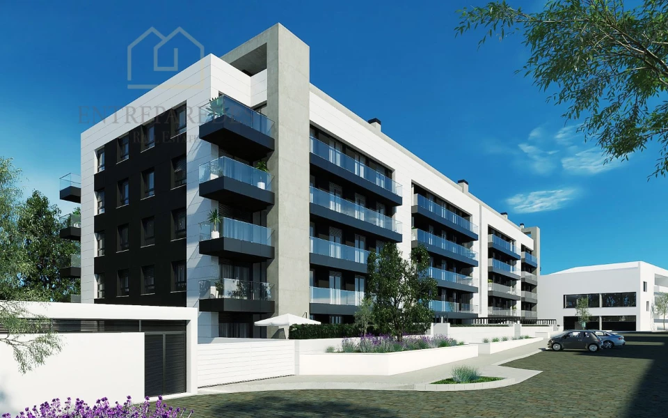 BUY 3 BEDROOM APARTMENT WITH TERRACE AND GARAGE IN RESIDENTIAL LOCATION IN PORTO FRACTION 1-0-B