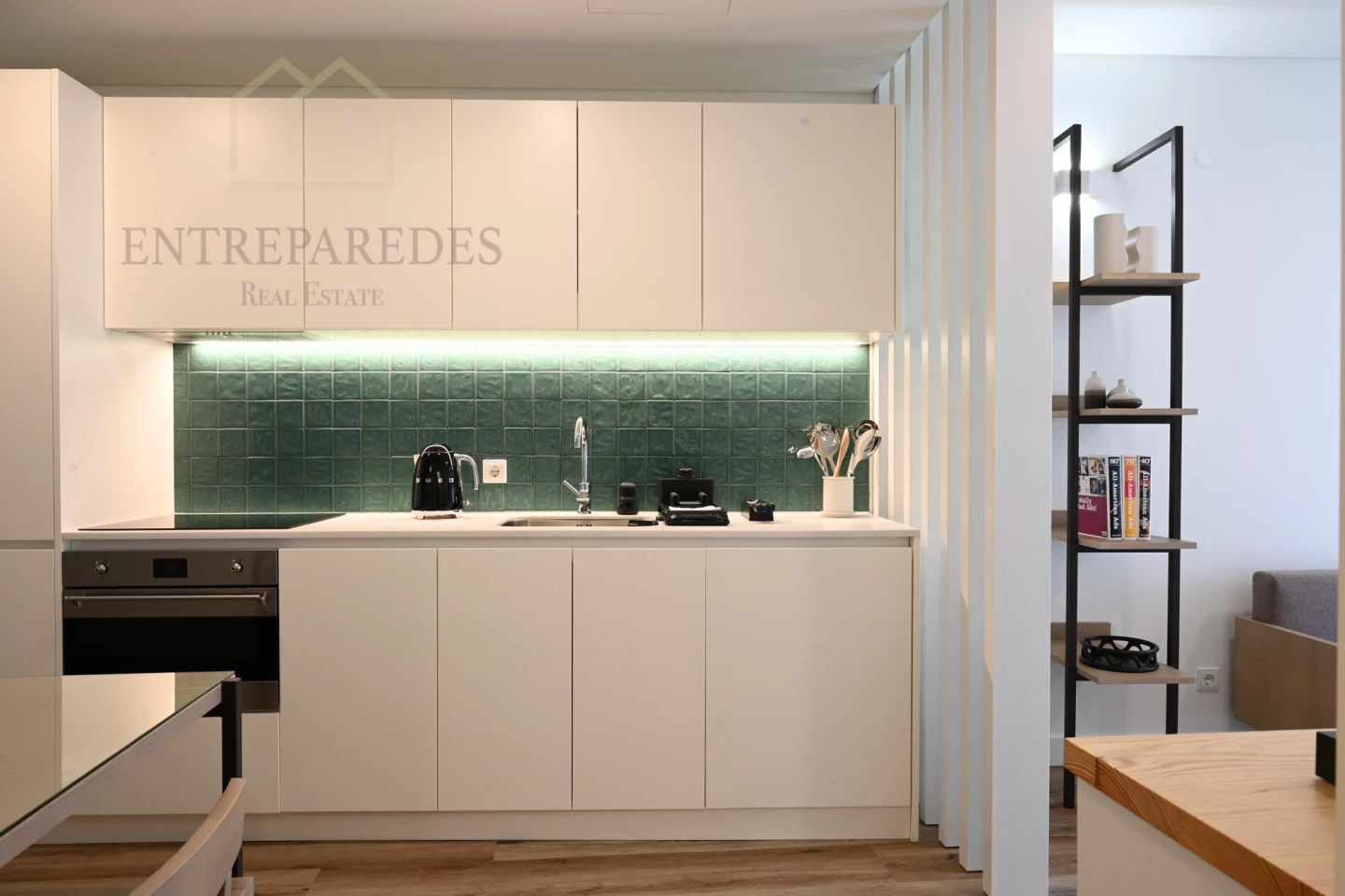 APARTAMENTOS T0 E T1 COMUNICATIVOS, COM TERRAÇO, JUNTO AO JARDIM DO MORRO, PARA COMPRAR EM VILA NOVA DE GAIA B . PRONTO PARA RENTABILIZAR.