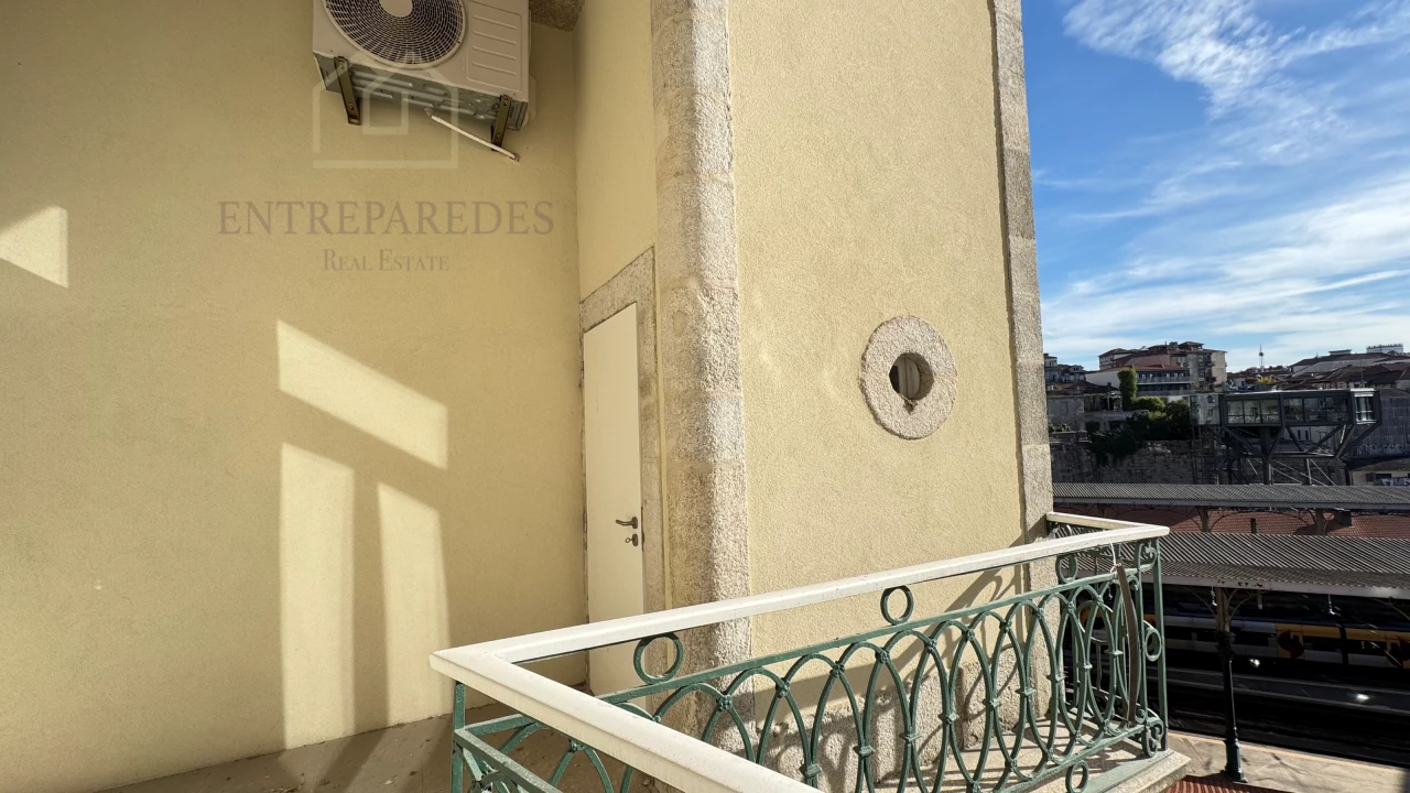 APARTAMENTO T1 NOVO, PARA COMPRAR JUNTO A AVENIDA DOS ALIADOS - PORTO. D