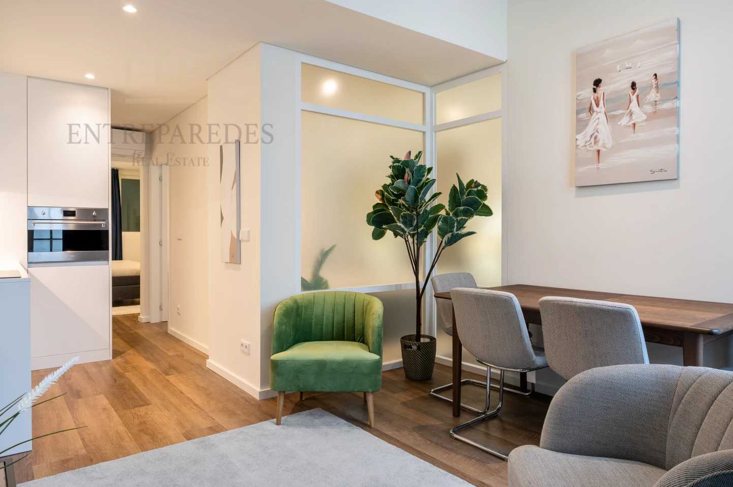 APPARTEMENT 2 CHAMBRES, À VENDRE DANS LE QUARTIER HISTORIQUE DE PORTO, À CÔTÉ DE LA CATHÉDRALE. PRÊT À EMMÉNAGER OU À MONÉTISER.