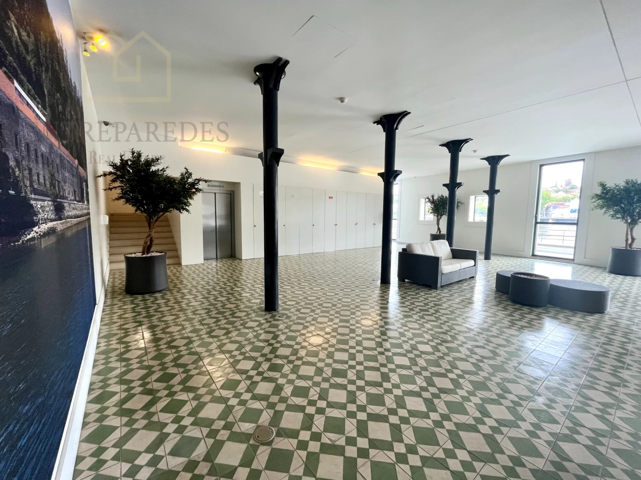 BEAUTIFUL 3 BEDROOM FLAT (ALL ROOMS SUITES) WITH STUNNING VIEW OF THE DOURO RIVER - TERRACE AND BALCONIES FOR SALE IN VILA NOVA DE GAIA - PORTO