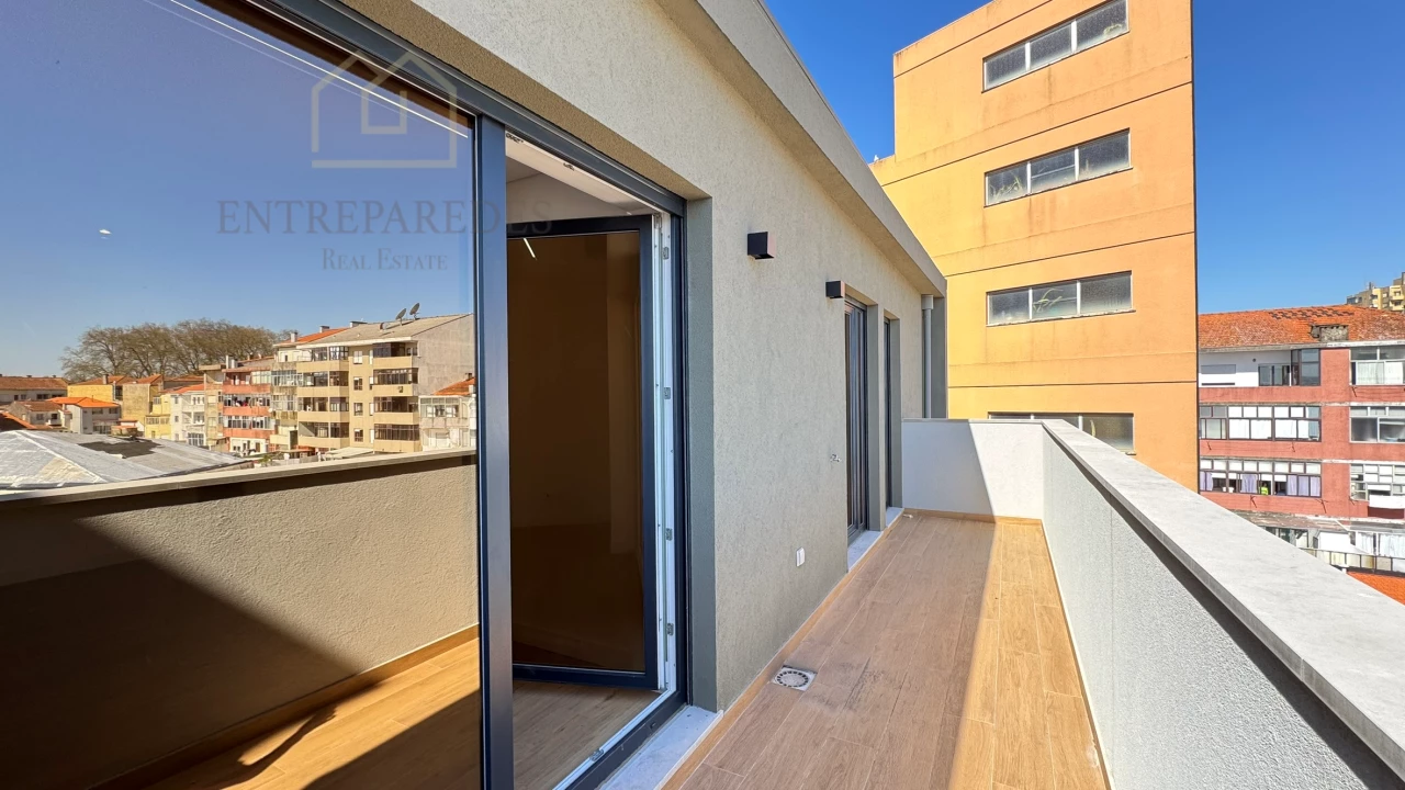 APARTAMENTO T2 COM VARANDA PARA COMPRAR NO CENTRO DO PORTO