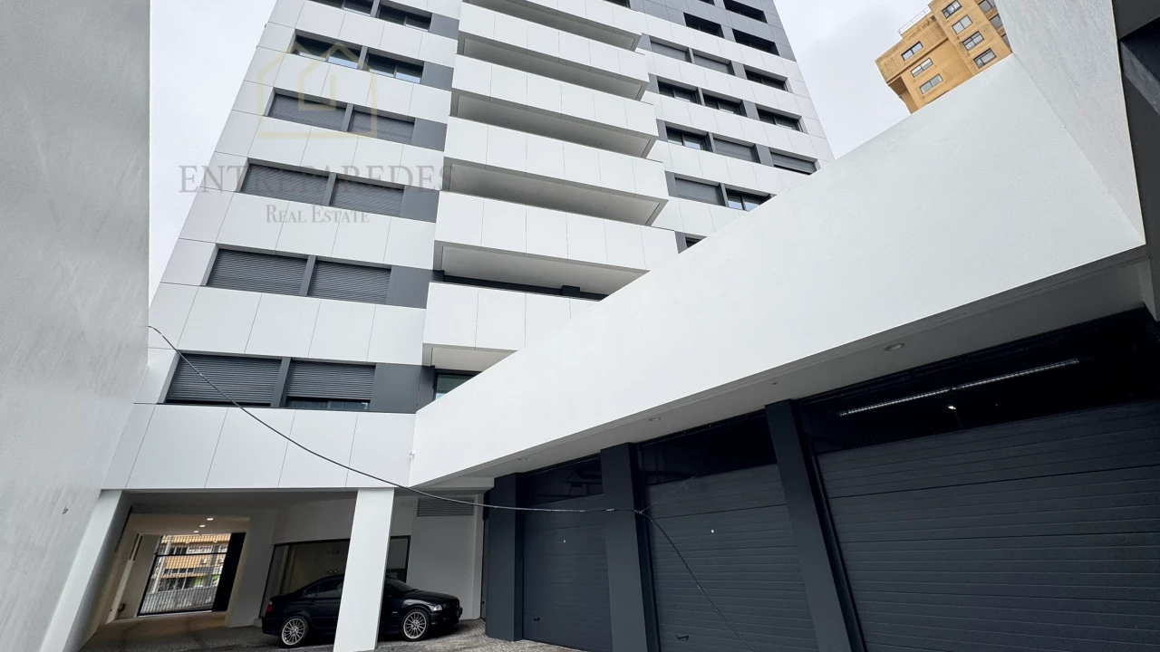 APARTAMENTO T3 COM GARAGEM E VARANDA PARA COMPRAR NO CENTRO DE VILA NOVA DE GAIA - PORTO