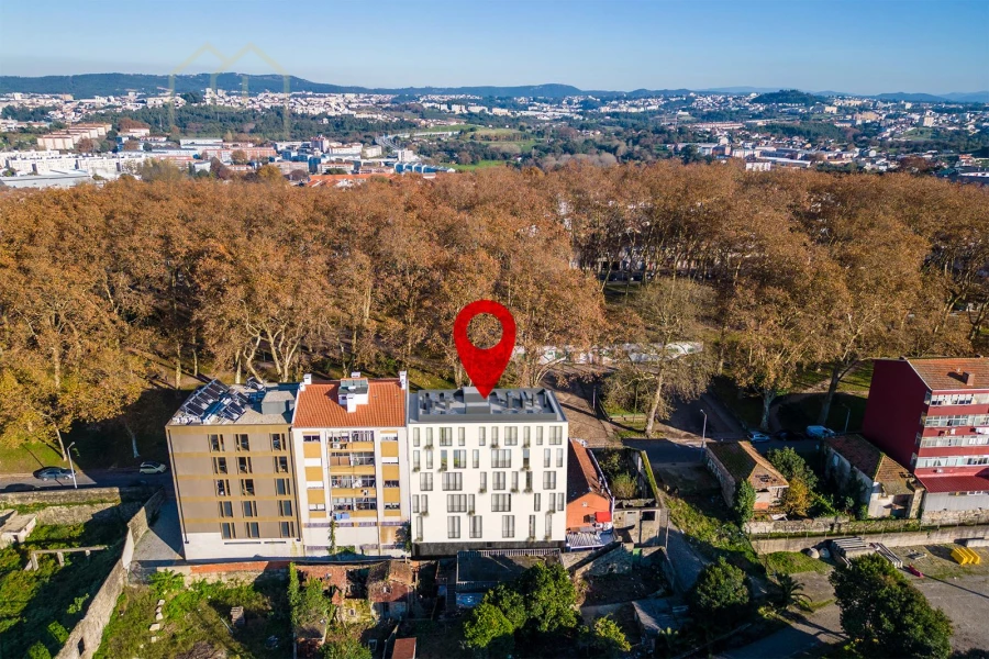 APARTAMENTO TURÍSTICO T2 COM GARAGEM PARA COMPRAR NA PRAÇA DA CORUJEIRA EM CAMPANHÃ - PORTO