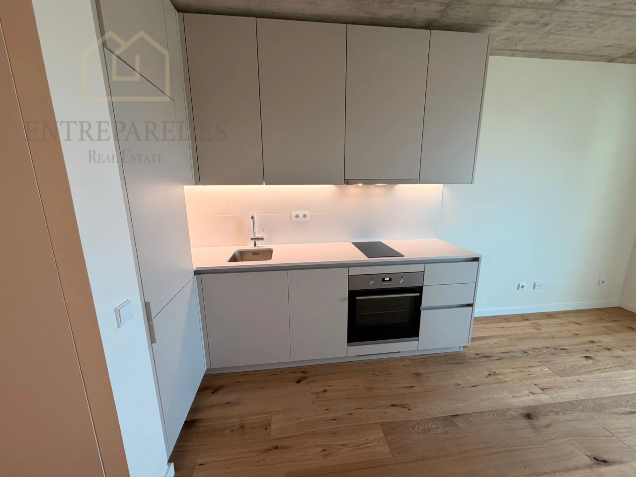 APARTAMENTO T1 SMART COM VARANDA, ARRUMO - PARA COMPRAR EM LEÇA DA PALMEIRA - PORTO