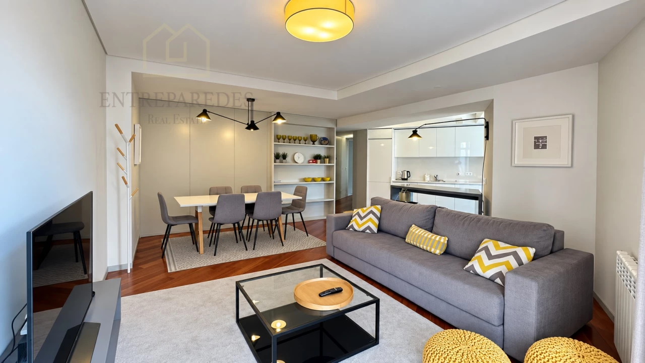 APARTAMENTO T2 PARA COMPRAR NA BAIXA DO PORTO | 70 M² | MOBILADO | PRÉDIO REABILITADO | RUA DE SÁ DA BANDEIRA