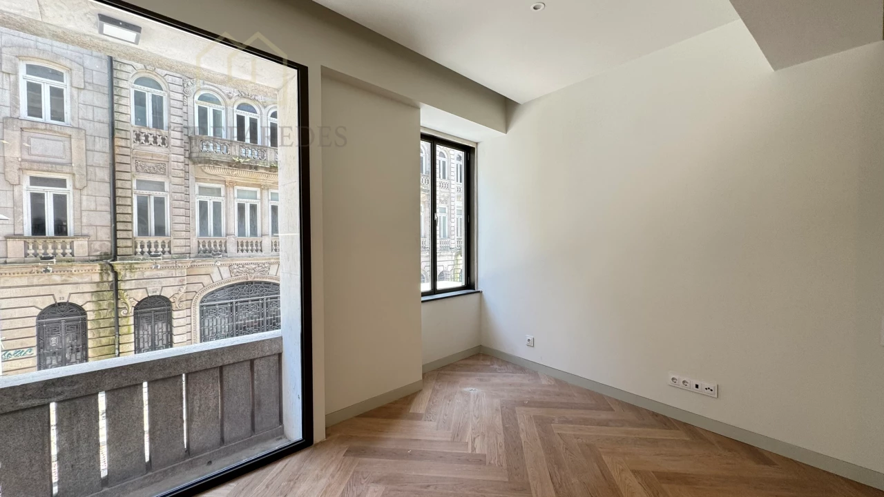 APARTAMENTO T2 NA BAIXA DO PORTO PARA COMPRAR - SÉ - PORTUGAL