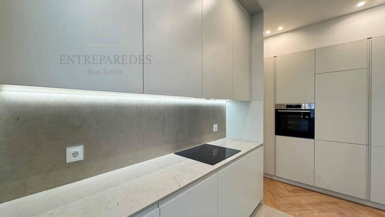 APARTAMENTO T0 NA BAIXA DO PORTO PARA COMPRAR - SÉ - PORTUGAL