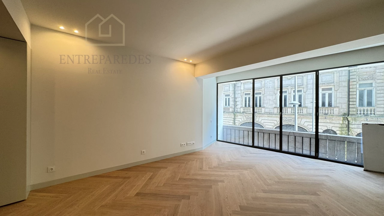 APARTAMENTO T2 NA BAIXA DO PORTO PARA COMPRAR - SÉ - PORTUGAL