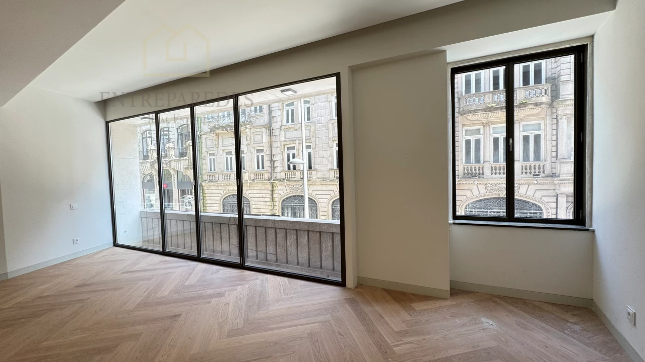 APARTAMENTO T3 NA BAIXA DO PORTO PARA COMPRAR - SÉ - PORTUGAL