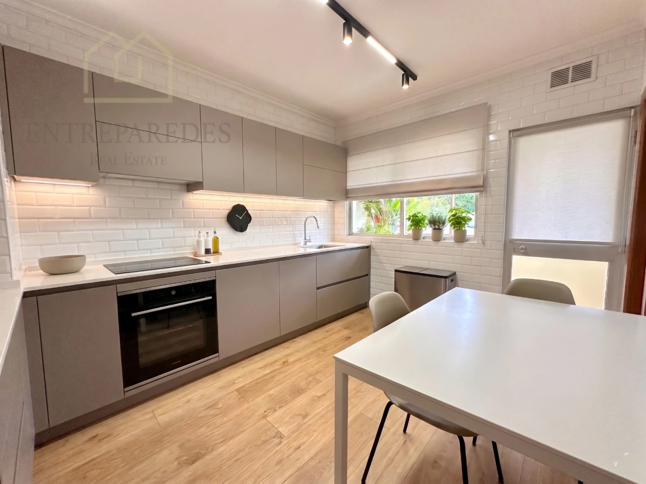 APARTAMENTO T3 COM GARAGEM PARA COMPRA | CENTRO DE SÃO JOÃO DA MADEIRA - AVEIRO