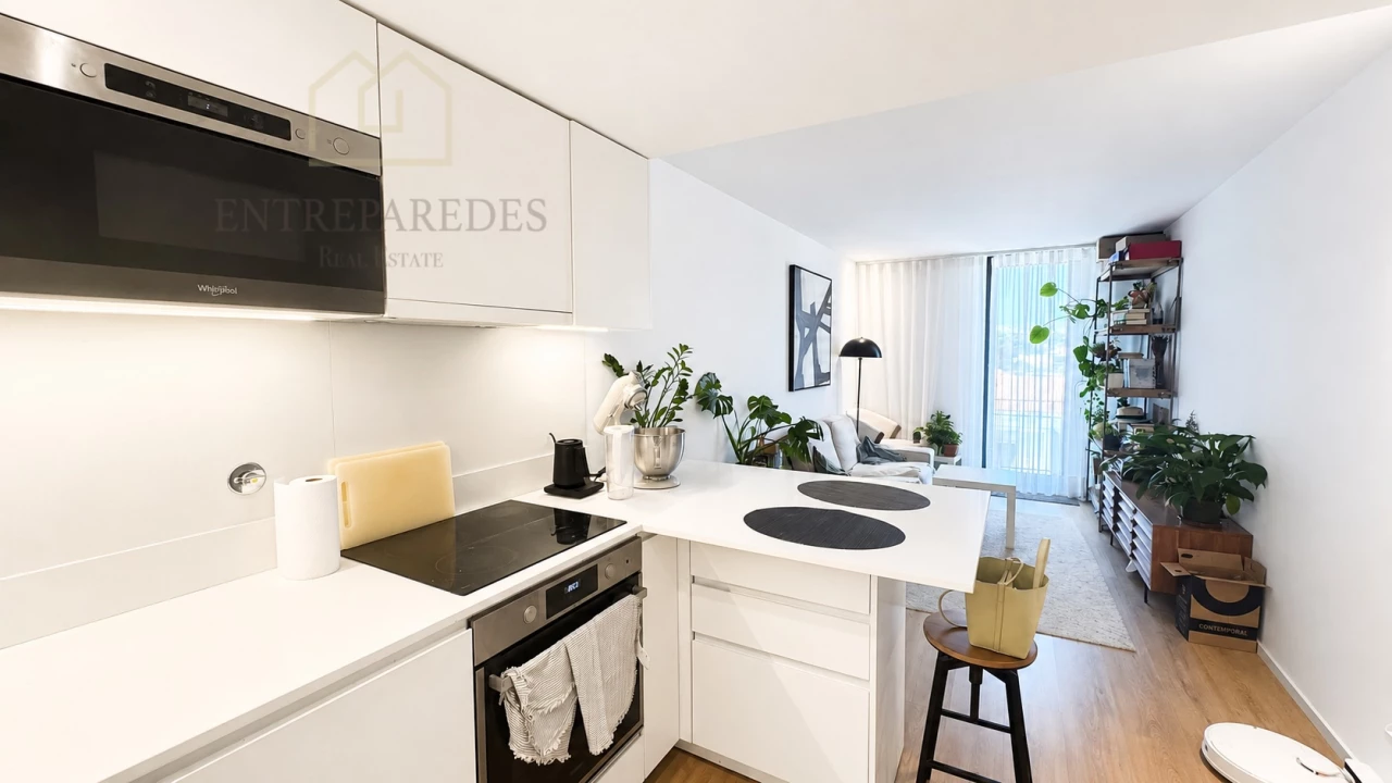 APARTAMENTO T2 COM VARANDA PARA COMPRAR | 5.º PISO | RUA PINTO BESSA - BONFIM, PORTO