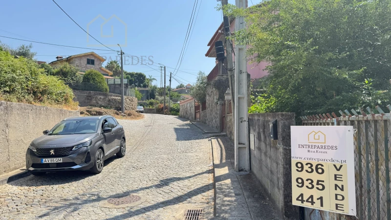 TERRENO COM PROJETO APROVADO PARA COMPRAR EM ATÃES, JOVIM. PORTUGAL