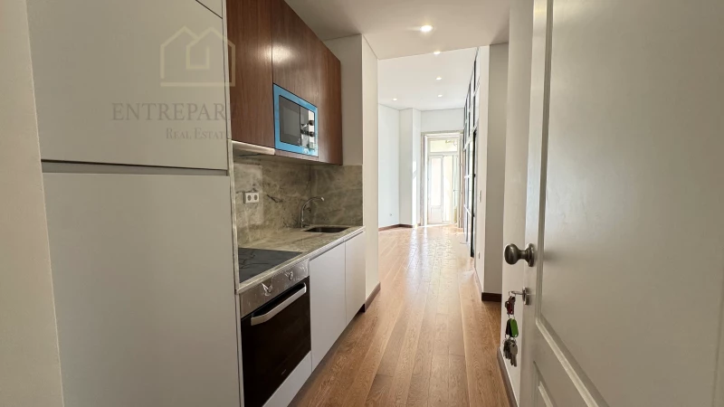 NEW 1 BEDROOM FLAT, FURNISHED AND EQUIPPED, FOR SALE NEXT TO AVENIDA DOS ALIADOS - PORTO