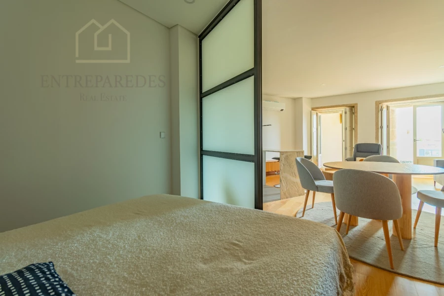 NEW 1 BEDROOM FLAT, FURNISHED AND EQUIPPED, TO BUY NEXT TO AVENIDA DOS ALIADOS - PORTO. F