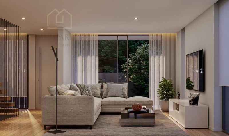 HOUSE WITH 2 FRONTS, GARDEN, LIFT - FOR SALE IN SÃO FÉLIX DA MARINHA, CLOSE TO THE BEACH