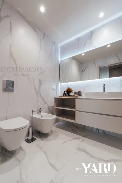 LUXURY 3 BEDROOM DUPLEX FLAT FOR SALE, WITH BALCONY, IN THE RENOWNED DEVELOPMENT 'THE YARD' IN JARDINS D'ARRÁBIDA IN VILA NOVA DE GAIA - PORTO