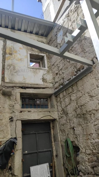 EXCELLENT INVESTMENT OPPORTUNITY IN A BUILDING WITH 3 APARTMENTS, TO BUY IN THE CATHEDRAL OF PORTO