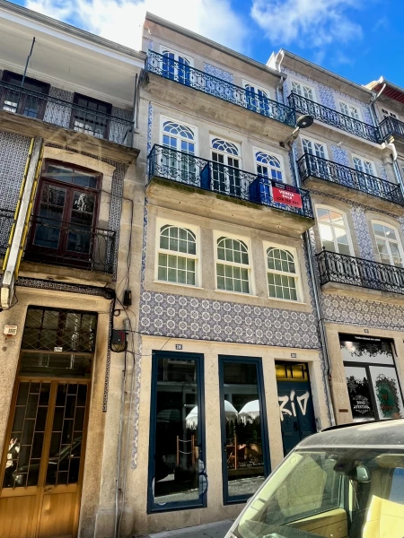 0+1 BEDROOM FLAT WITH GARDEN FOR SALE IN PORTO | RUA DA ALMADA | READY TO MOVE IN!