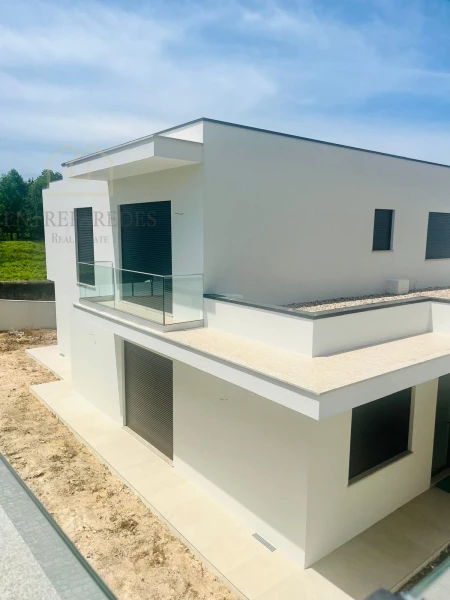 HOUSE 3 BEDROOMS + 1 NEW FOR SALE, SANTA MARIA DA FEIRA - AVEIRO