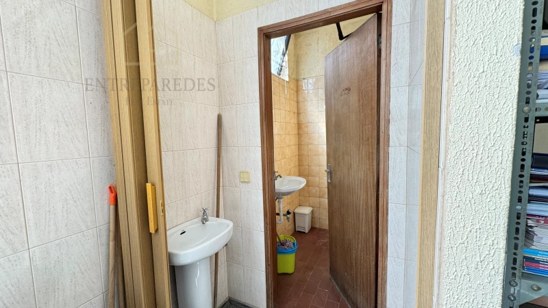 MAGASIN AVEC PATIO À ACHETER À RUA ALVES DE VEIGA - PORTO