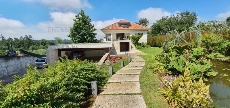 LUXURY 4 BEDROOM VILLA WITH POOL, GARDENS AND ORCHARD NEAR SANTA MARIA DA FEIRA CASTLE