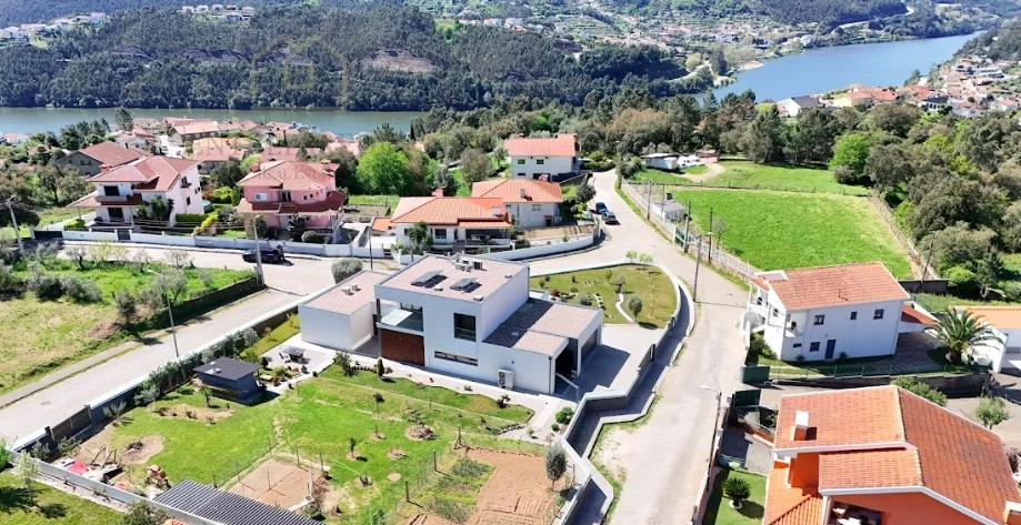 MORADIA T4 COM TERRENO | JARDIM | RIO DOURO - RIO MAU, PENAFIEL, PARA COMPRAR NO PORTO