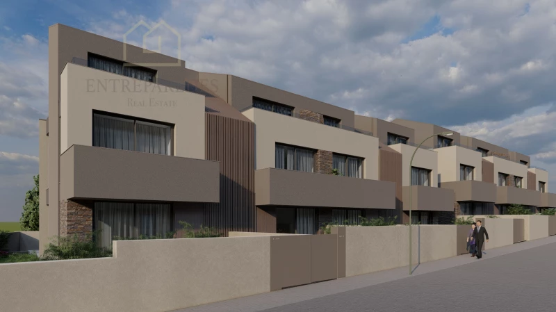 MORADIA EM BANDA T3 COM 2 FRENTES, JARDIM, ELEVADOR - PARA COMPRAR EM SÃO FÉLIX DA MARINHA, PRÓXIMO À PRAIA - PORTO