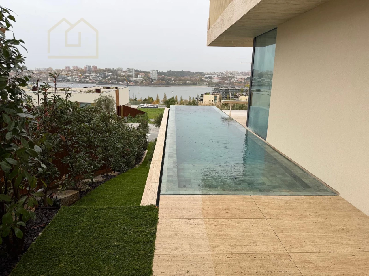 LUXURY 4 BEDROOM SEMI-DETACHED HOUSE FOR SALE IN QUINTA MARQUES GOMES - VILA NOVA DE GAIA