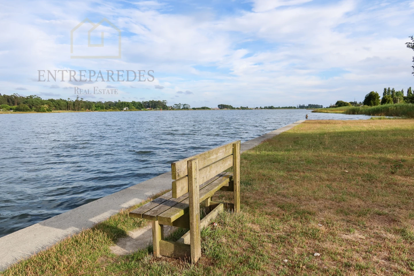 MORADIA V4 COM PISCINA E QUADRA DE TÊNIS JUNTO A RIA DE OVAR PARA COMPRAR - 4KM DA PRAIA DO FURADOURO, PARA COMPRAR EM AVEIRO