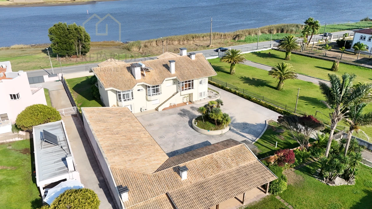 MORADIA V4 COM PISCINA E QUADRA DE TÊNIS JUNTO A RIA DE OVAR PARA COMPRAR - 4KM DA PRAIA DO FURADOURO, PARA COMPRAR EM AVEIRO