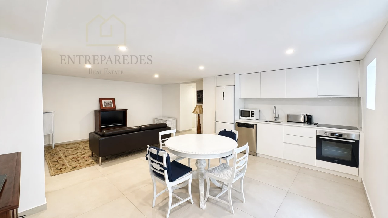 ANDAR MORADIA T2 PARA ALUGAR/ARRENDAR EM ESPINHO - AVEIRO | 2 SUÍTES | MOBILADO E EQUIPADO | TERRAÇO | A 450 M DA PRAIA