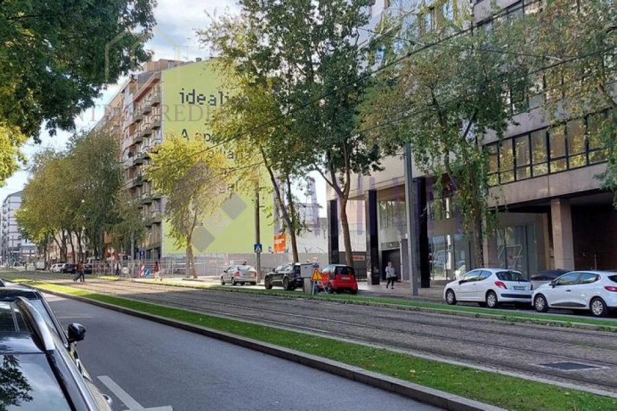 BUY OFFICE ON AVENIDA DA REPÚBLICA IN VILA NOVA DE GAIA - PORTUGAL