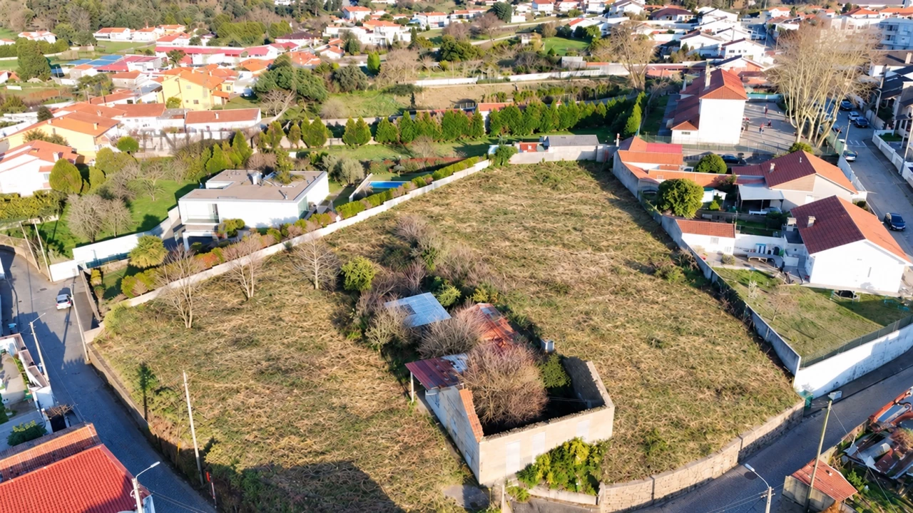 TERRENO COM VIABILIDADE DE CONSTRUÇÃO, PARA COMPRAR EM GRIJÓ, VILA NOVA DE GAIA - PORTO