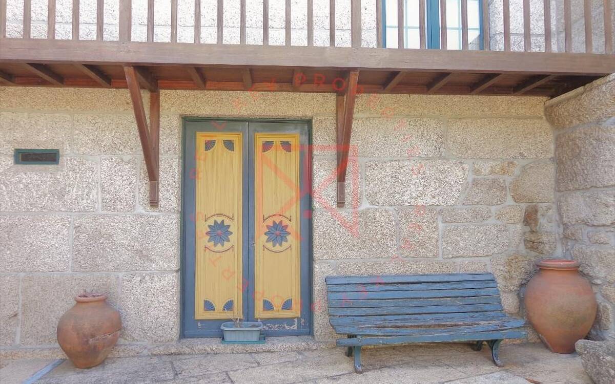 Stone House with Pool in Gondar-Amarante