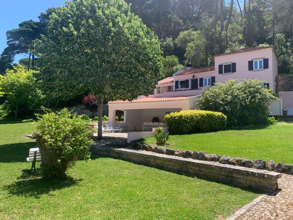 11-hectare farm with houses and riding arena in Colares, Sintra