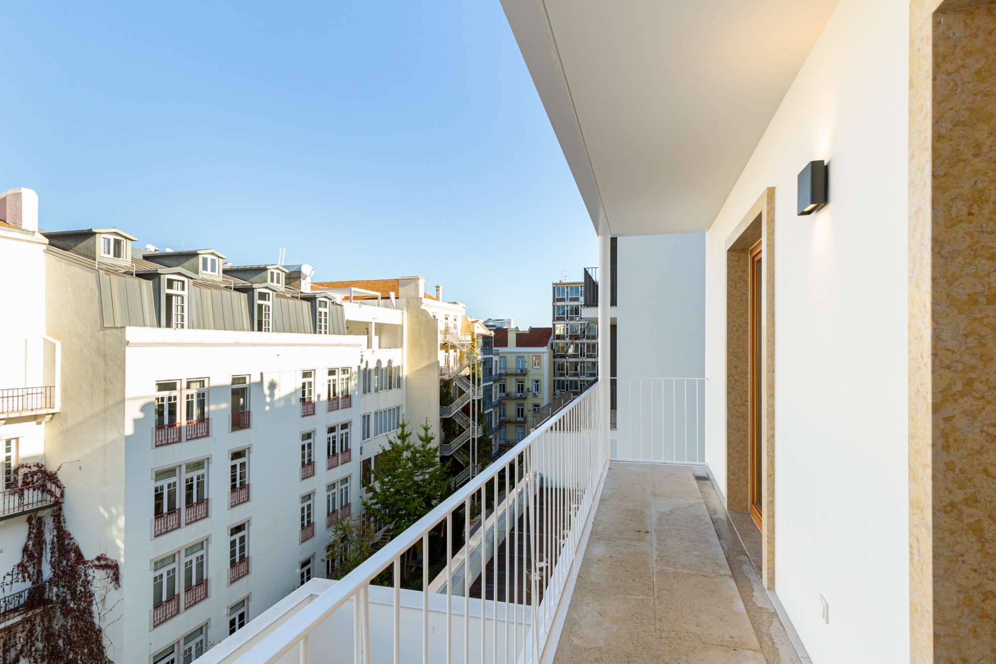 2-bedroom apartment with a balcony and garage near Avenida da Liberdade