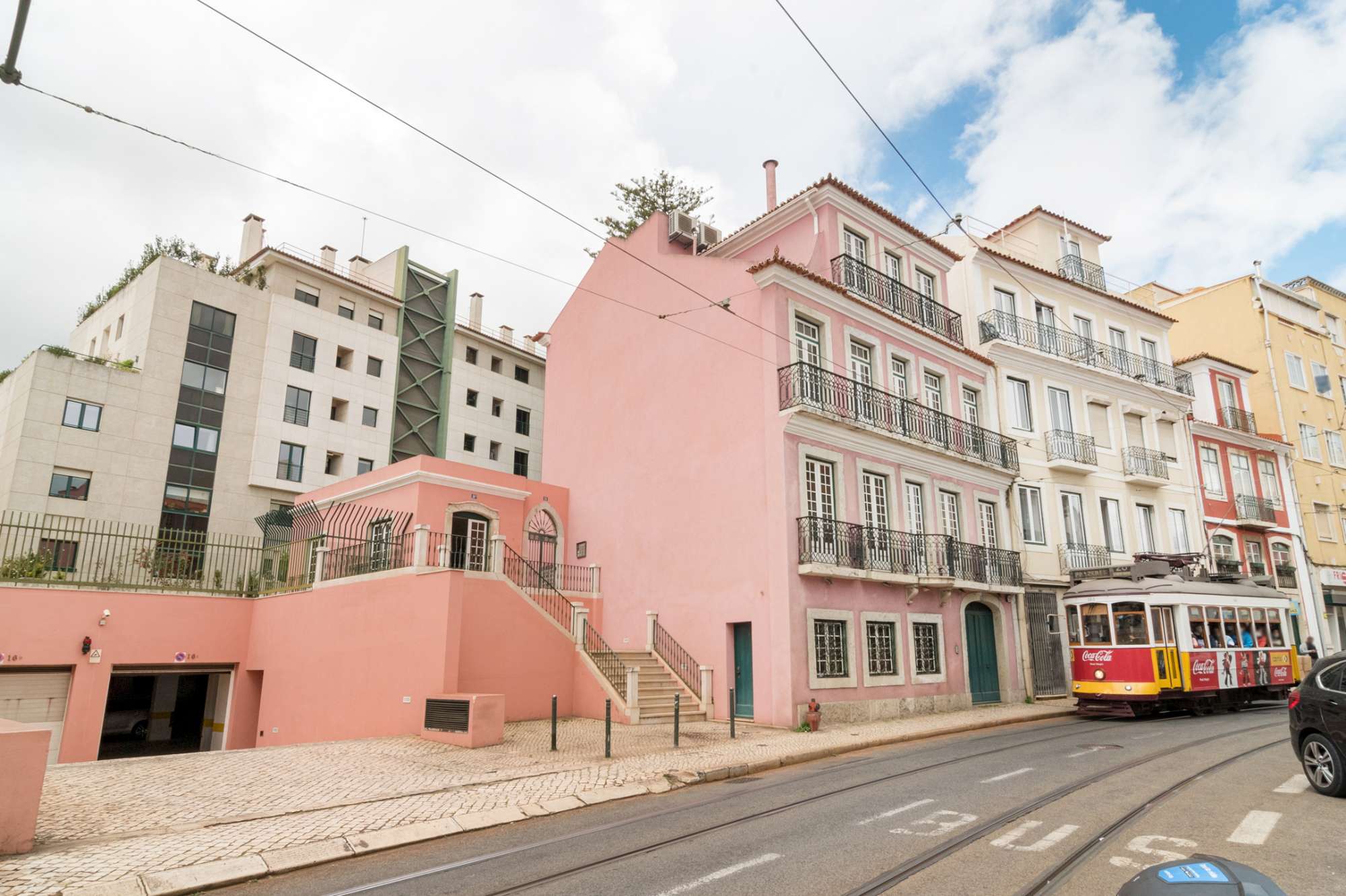 493 sq m office building for rent in Graça, Lisbon