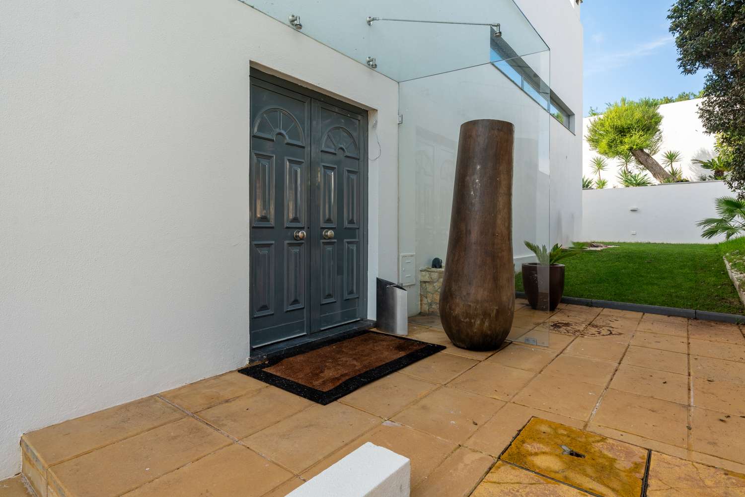 4 bedroom villa with garden and pool for rent in Quinta da Moura
