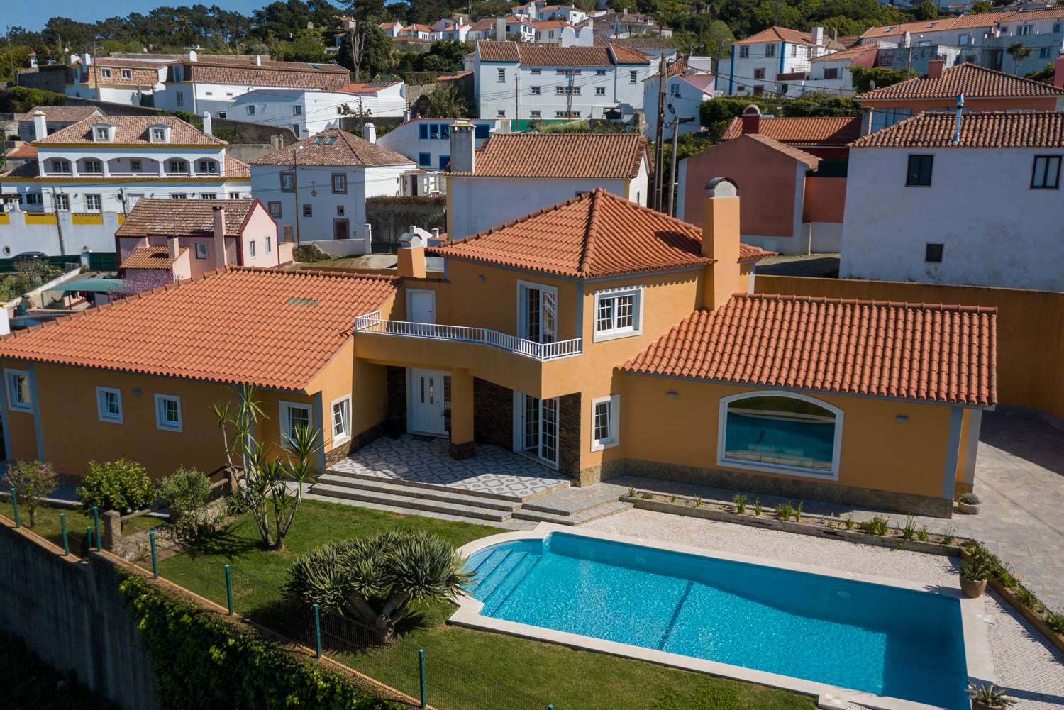 3-bedroom house with garden and swimming pool in Penedo, Colares