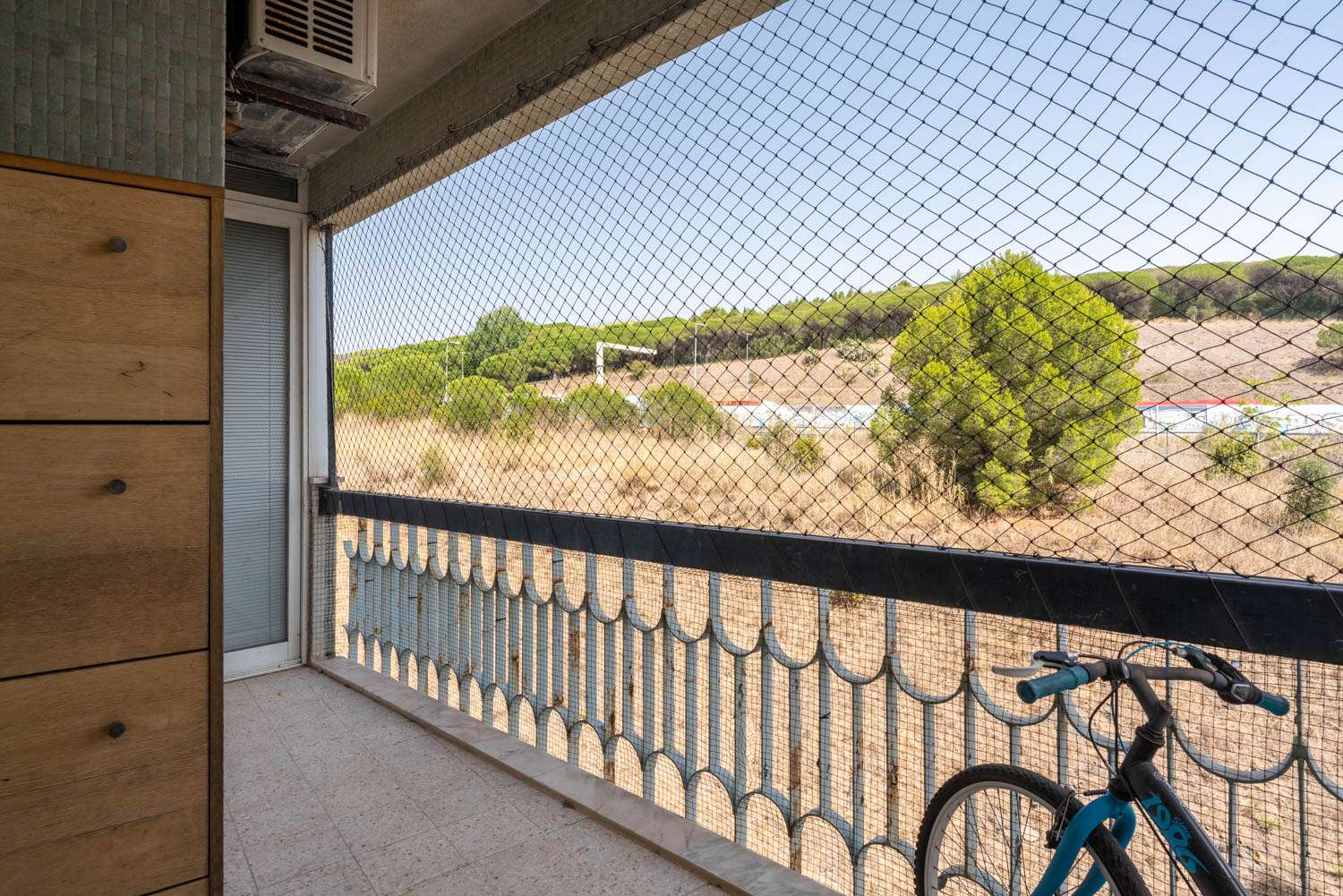 Piso de 5 habitaciones con parking y balcón en Algés