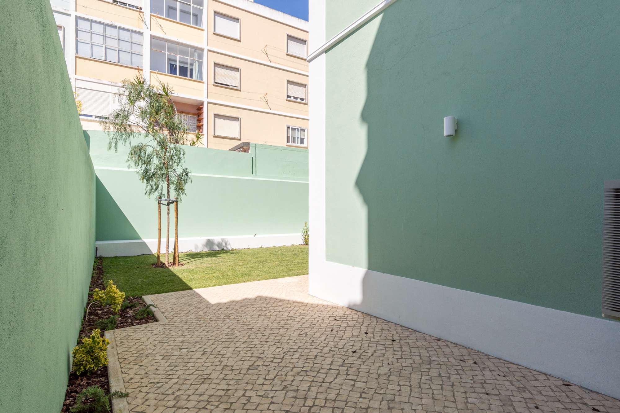 PG04818 1bedroom apartment with private garden for rent in Cascais