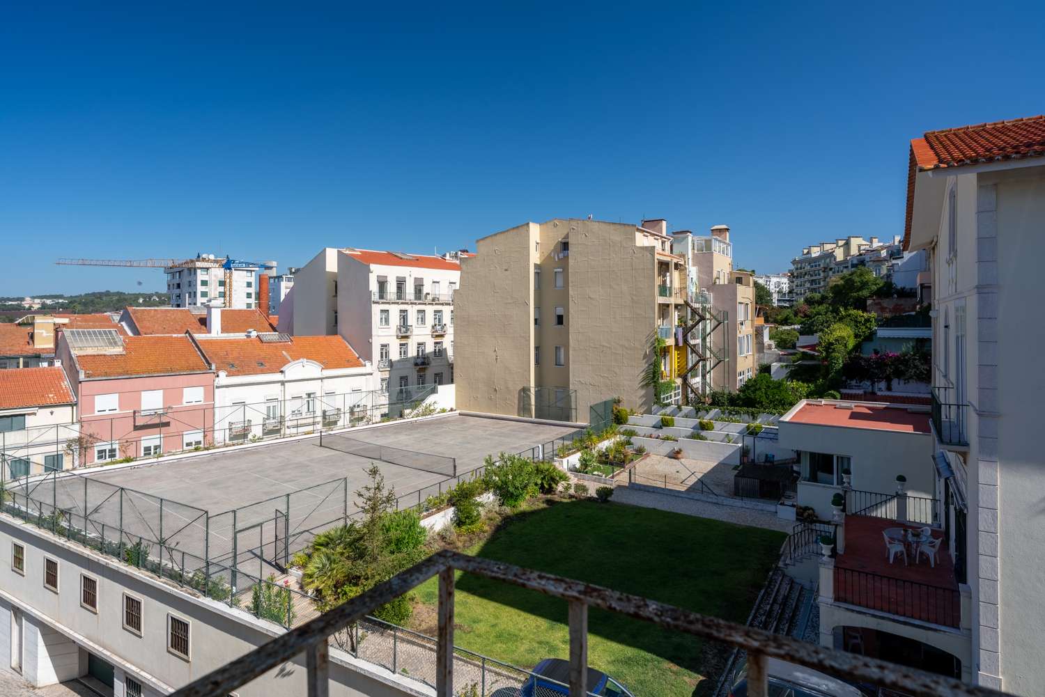 Vacant building in Estrela with views over the River Tagus