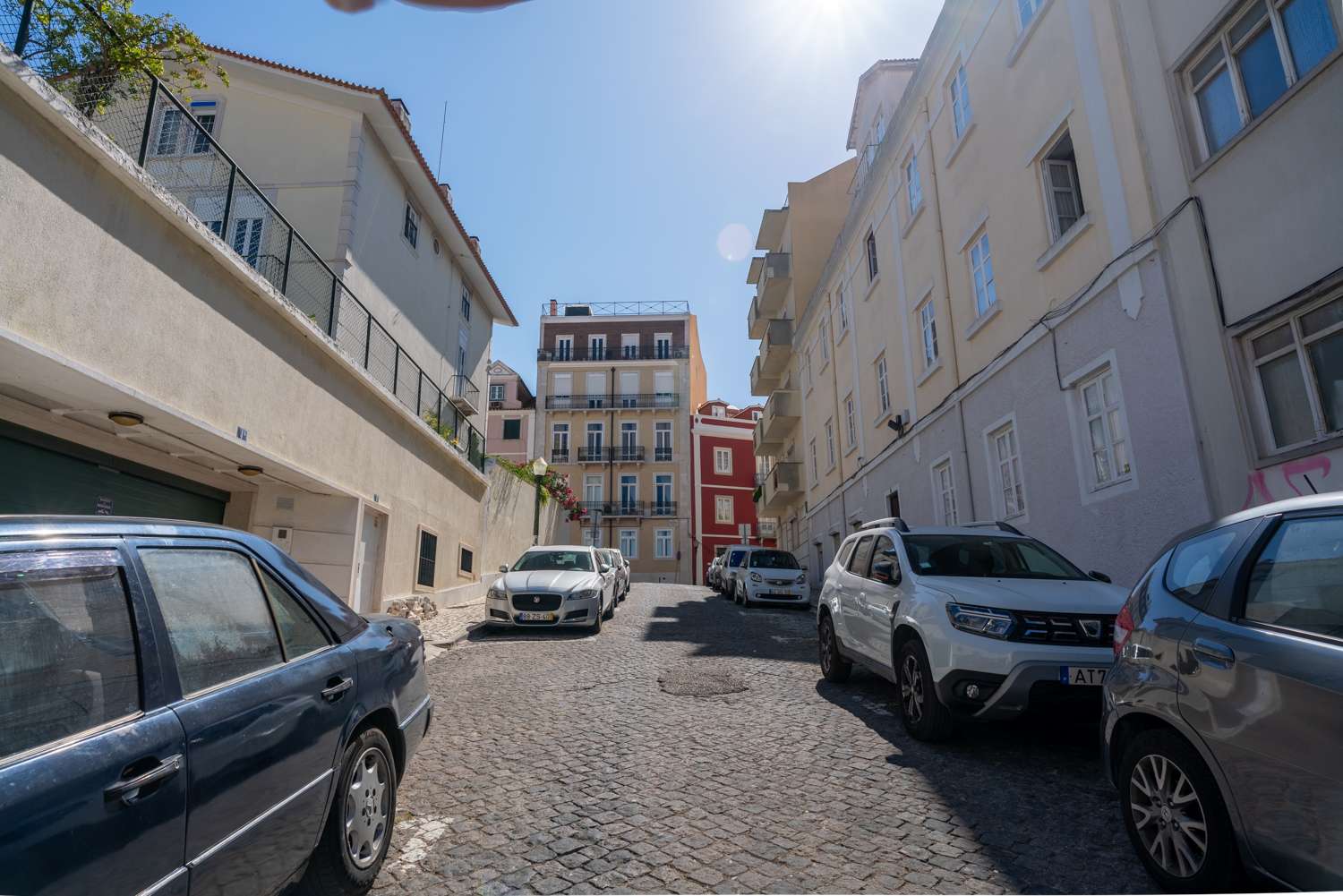 1+1-bedroom apartment and patio requiring work in Estrela