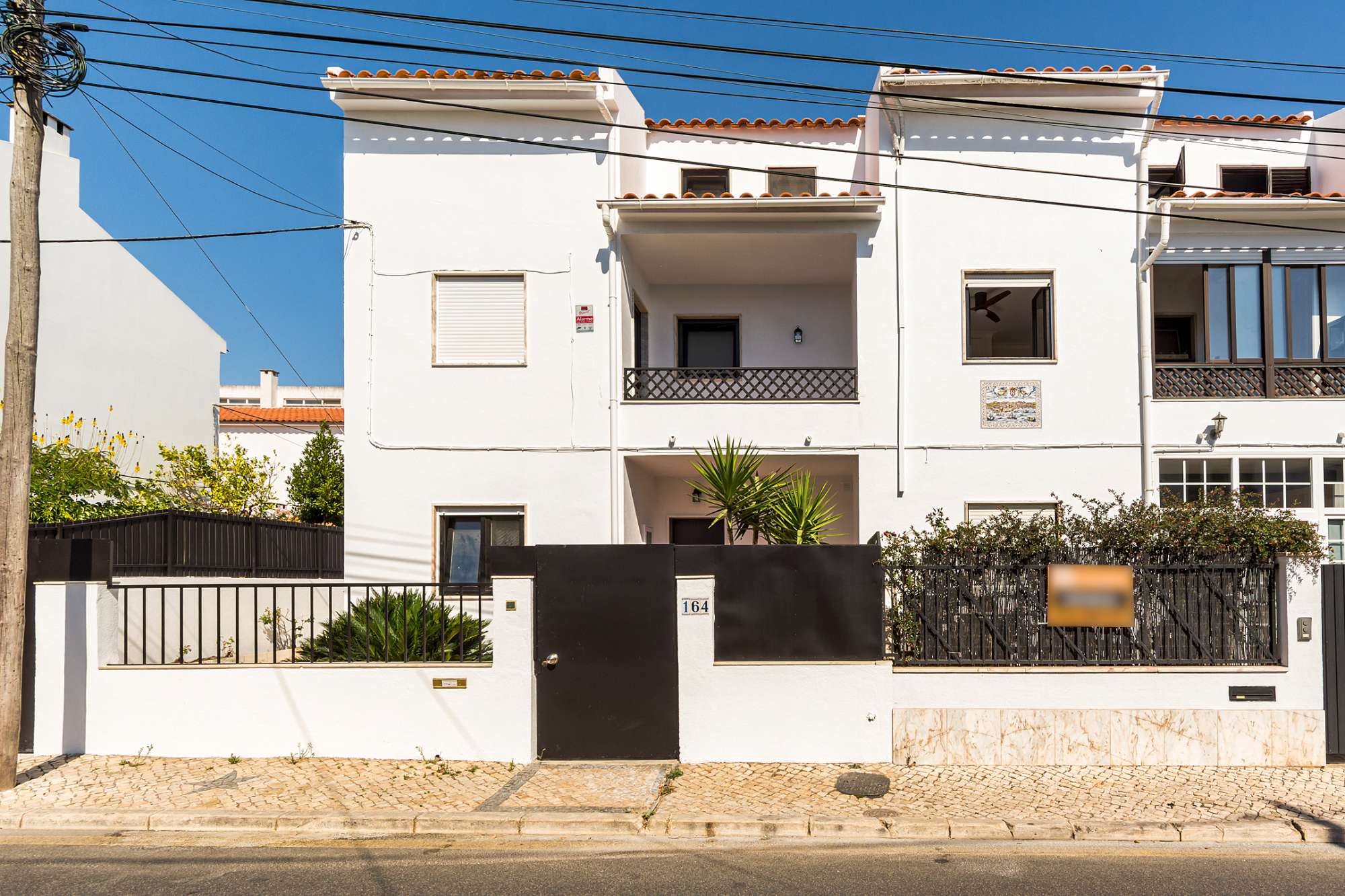 3-bedroom villa with parking for rent in Livramento, Estoril