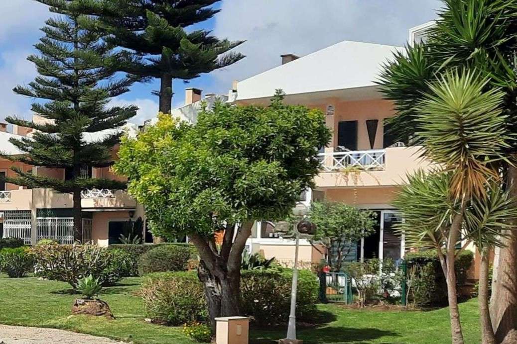 PG04978 Refurbished 2bedroom apartment with garage in Monte Estoril