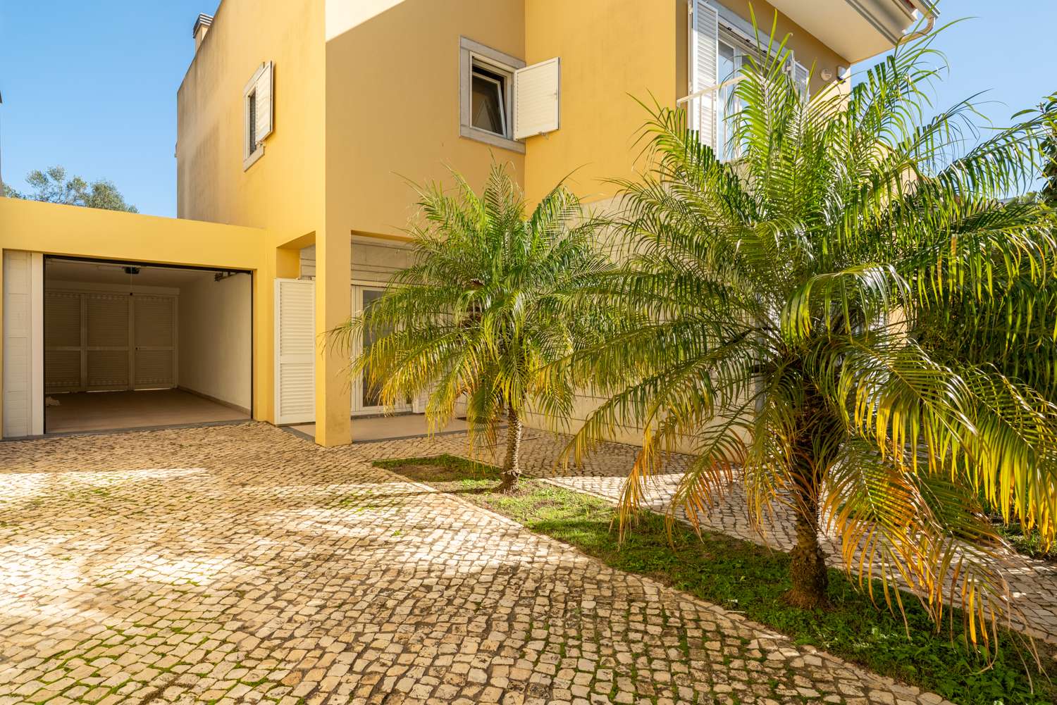 4+2 bedroom villa for rent with garden and swimming pool in Aldeia de Juzo